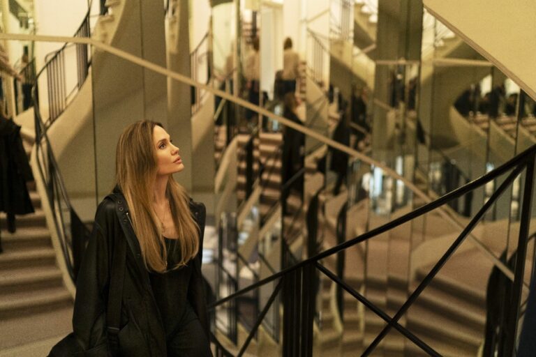 Angelina Jolie, Couture, Signature Entertainment