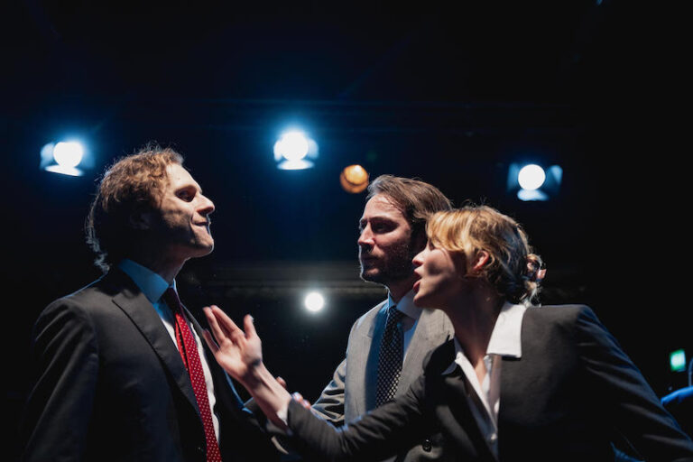 Serious Money – The Courtyard Theatre, London